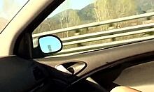 Amateur italiana si masturba con giocattoli in webcam a casa