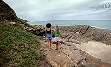 inédito primeira experiencia com garota das duas delicias mari e mih ninfetinha na praia hardcore publico