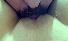 남자가 빨간 머리 여자 젖은 보지 핥아 절정까지