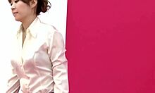 is maki momoi posing nude in lingerie?