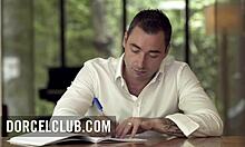 L'Escort Française Cara St Germain Divertit Chez Elle