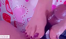 Little dessert invites fan for bedroom fucking 😏