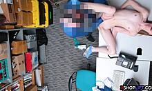 شابة روسية نحيلة 18+ تشعر بعواطف قوية أثناء الجنس في المكتب