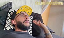 After meeting her some time ago, my friend's acquaintance visits me for a casual chat