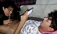 mi mejor amigo juega free fire mientras le chupo la pija