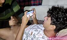 mi mejor amigo juega free fire mientras le chupo la pija