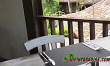 Pričesana pička prijateljice se jebe v psu na počitnicah v POV