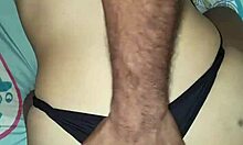 Hijastra despierta para recibir chorros de semen en su cosita apretada, wow!