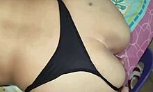 Hijastra despierta para recibir chorros de semen en su cosita apretada, wow!