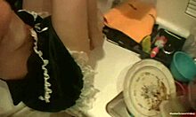 Maid pays with sex for not cleaning