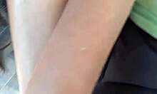 18+ हॉर्नी बेबे अपनी फीट से खेल रही है