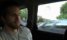 Tío, mira a esta joven 18+ apenas legal desvestirse, ¡qué caliente, me estoy volviendo loco! 🔥