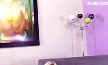 Milf blonde ni deepthroat kawan baik keras dengan tetek kecil 18+?