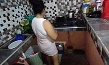 Llamo a mi vecino y TERMINO FOLLANDO su RICA VERGA