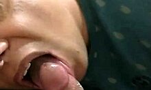 Chupando E Tomando O Leite Do Entregador