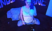 cute milf kandi laigne pops balloons in fun fetish 😊