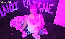 cute milf kandi laigne pops balloons in fun fetish 😊