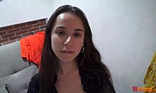 18Videoz - Teen 18+ Bloom Lambie šukána a krémová odměna!
