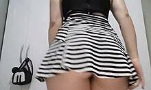 novinha dancando mostrando a buceta