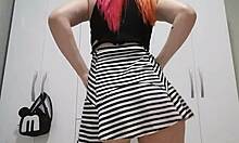 novinha dancando mostrando a buceta