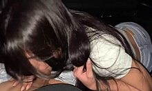 Un extraño se acercó en el carro y se ofreció a hacerme una mamada a cambio de dinero y estuve de acuerdo y me lo tragué todo - mamada en el coche