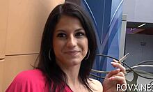 Trange fitte pornostjerne søte suger kuk i slurvete blowjobs