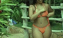 Showing Pussy In Caldas Novas Park Outdoors