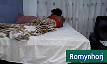 Gordinha do rabetão jogando jogo free fire com shortinho tudo no rabado amigo viu ja botou shortinho dela pro lado botou a piroca o socou firme ate gozar