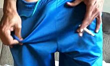 short de futebol marcando a rola e dando leite pra finalizar.