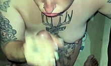 Putita la chupa toda y recibe toda la leche en la cara