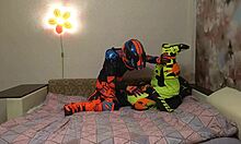 Gay motocross oynuyor bölüm 1 pistlerde yarışan bisikletçilerle