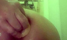 Anal con mi consolador en la ducha