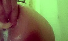 Anal con mi consolador en la ducha