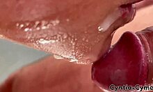 Чувак, делаю минет пока он смотрит мой порно на ноуте, тонны спермы в рот