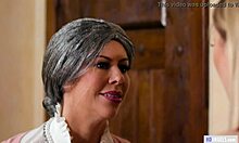 うわっ！ミセス・ダウトファイアのパロディで謎のナニーと義娘がシザリング😏