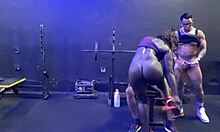 Treino Do Sexo Amigas Na Academia Fodem Com 3 Machos E Toman Muito Leite Na Cara Completo No Red Ou Sheer