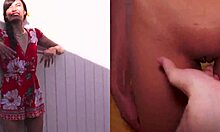 Podmukla devojka mami investitora dubokim grlom na javnom mestu. Šta je njen plan?