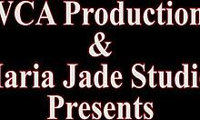 Сочната задница на мащехата ме изкушава - Мария Джейд, WCA Productions.