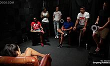 Сексуальная натуральная девушка, как ты справляешься со всеми этими членами?