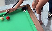 desnuda en la calle y en casa de amigos