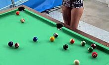 desnuda en la calle y en casa de amigos