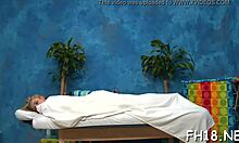 Gadis seksi berusia 18+ dioles minyak buat massage fuck hardcore! Wah!