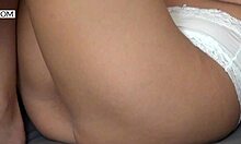 Красотка чешка показывает сиськи