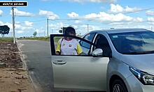 Vi Uma Mendinga Gostosa Na Rua Dando Mole Disse A Ela Que Ia Li Dar De Comer