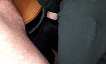 Mi succhia il cazzo di nascosto e ingoia tutto e io godo come una bestia