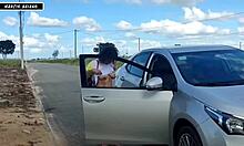 Vi Uma Mendinga Gostosa Na Rua Dando Mole Disse A Ela Que Ia Li Dar De Comer