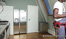 Dark-haired petite milks handyman's BBC with her mouth 😍