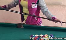 Fiatal mostohahúgot RAMMOL keményen a tetovált cougar hátulról