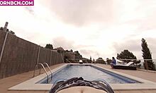 हे, यह यंग 18+ लातीना नेबर हॉर्नी होकर पूल में एंटर करती है आउटडोर पीओवी फक चाहती हुई