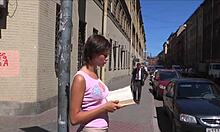 Hey, tengok pelacur muda ini hisap saya!